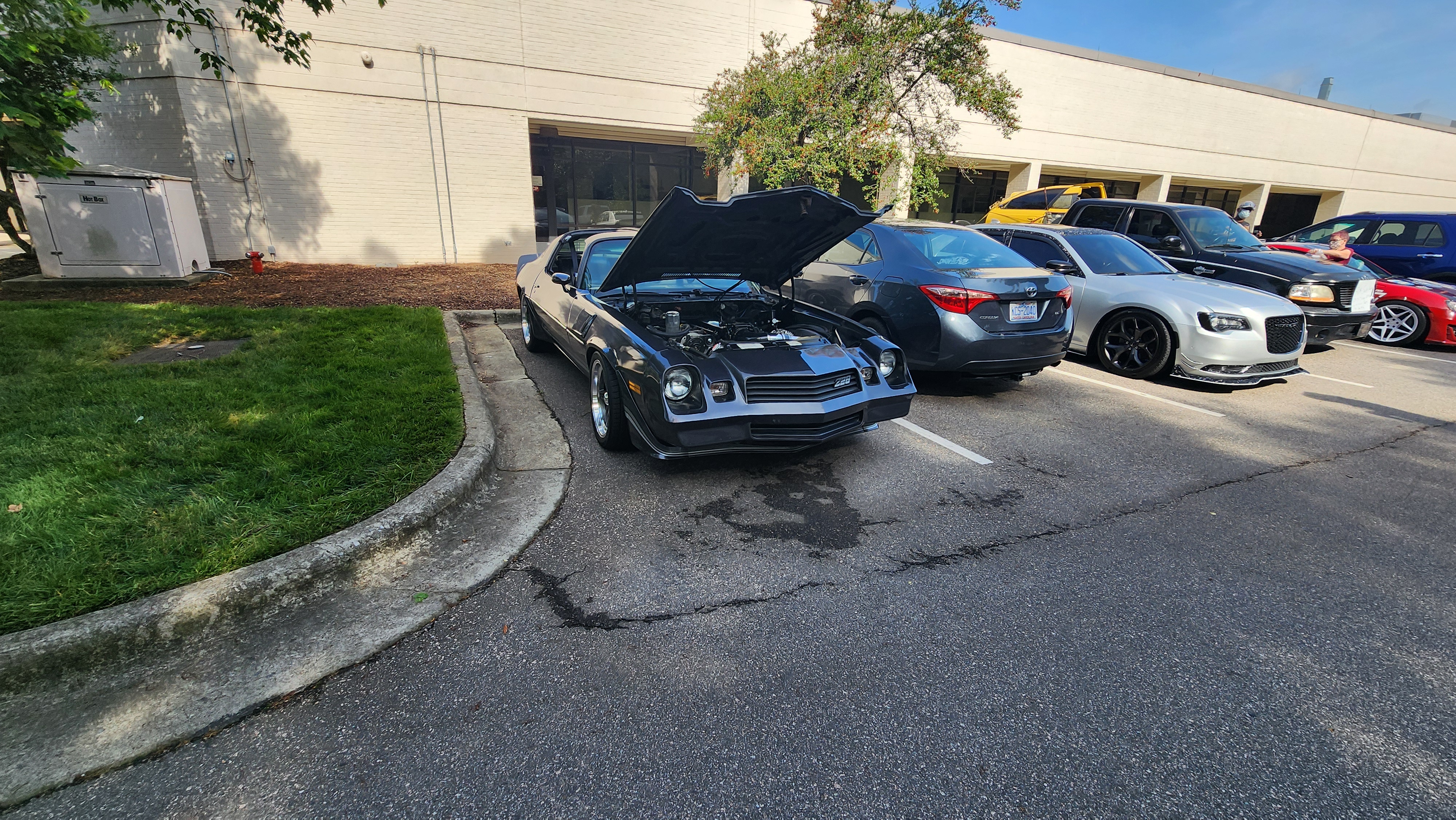 Chevrolet Camaro Z28 hood-up shot